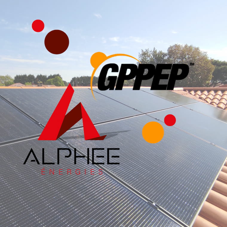 Logo de la société ALPHEE Energies avec des panneaux solaires en arrière-plan et le logo GPPEP en haut à droite."